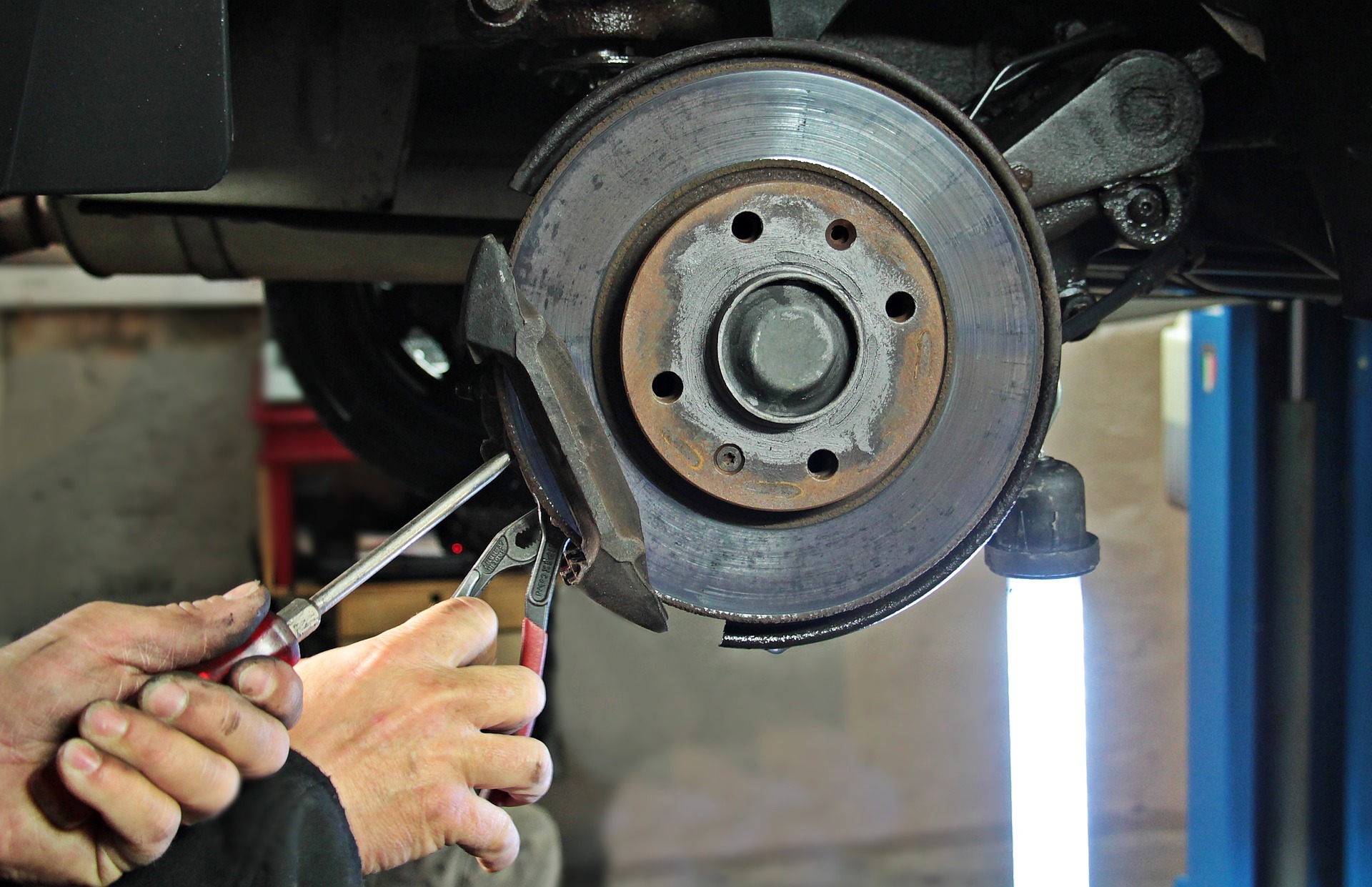 auto-repair-1954636_1920